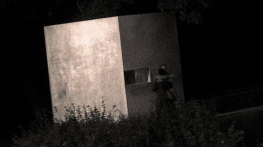 Steinquader in der Nacht