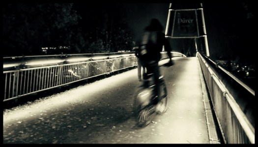 Radfahrer auf dem Holbeinsteg in Frankfurt