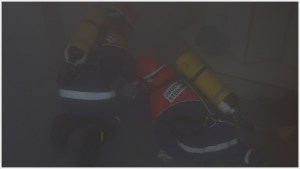 Jugendfeuerwehrleute bei einer Atemschutzübung