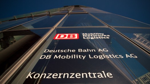 Die DB Konzernzentrale in Berlin am Potsdamer Platz - Foto: h|b
