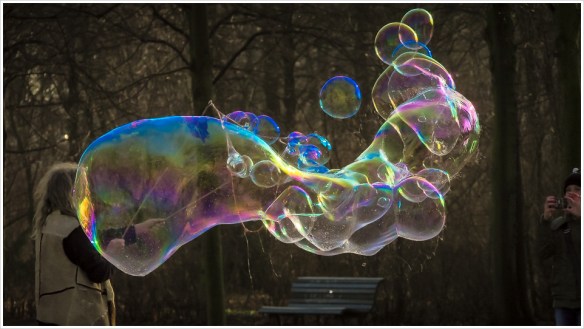 Wundersame Gebilde aus Wasser und Seife - Foto: h|b