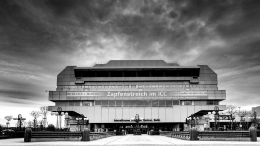 Der Eingang zum ICC Berlin mit Werbebanner für das letzte Konzert - Foto: h|b 