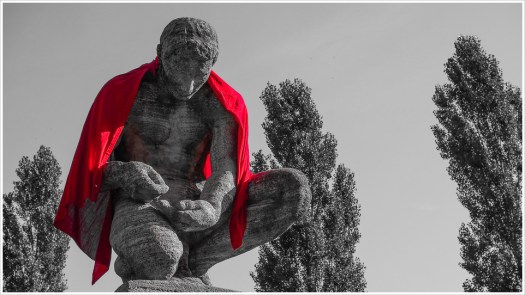 Ist es Rotkäppchen? Ist es Kaiser Rotbart? Nein, es ist Superman! - Foto: h|b