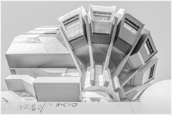 Traum in Beton, der Bierpinsel in Steglitz - Foto: h|b