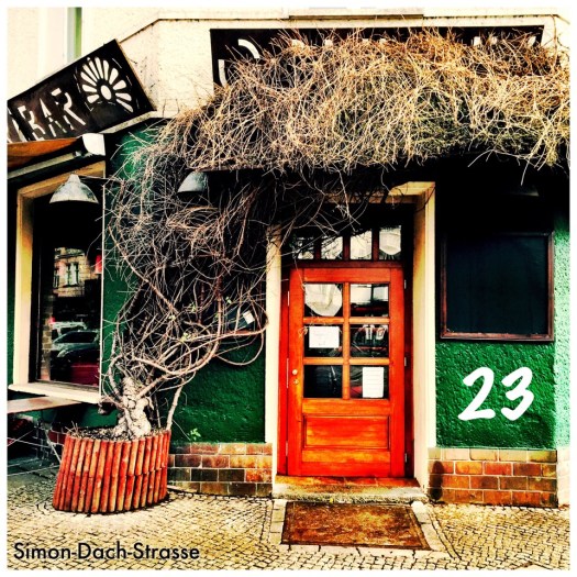 Eingangstür eines Restaurants in Berlin