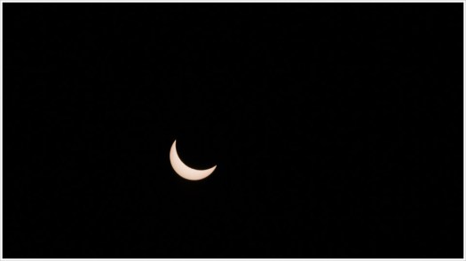 Partielle Sonnenfinsternis um 10.42 (MEZ) - Foto: h|b Olympus OM-D E-M5 - 150 mm | 1/640 | f8 | ISO 100 - Doppelter ND 3