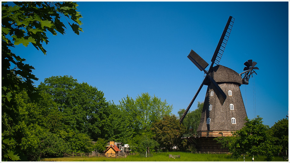 Windmühle im Britzer Garten in Berlin