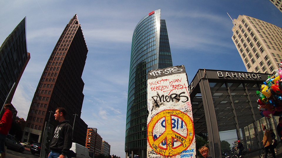 Hochhausensemble am Potsdamer Platz Berlin im Extremweitwinkel