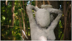 Figur im Wald am Schermützelsee