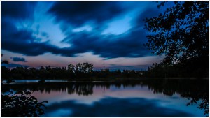 See mit dramatischem Himmel