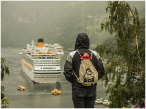 Blick auf Kreuzfahrtschiff