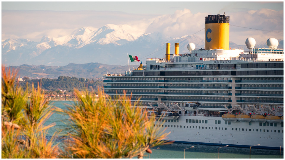 Costa Luminosa in Katakolon