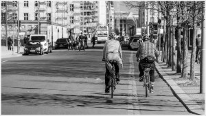 Rechts und links der Mauer