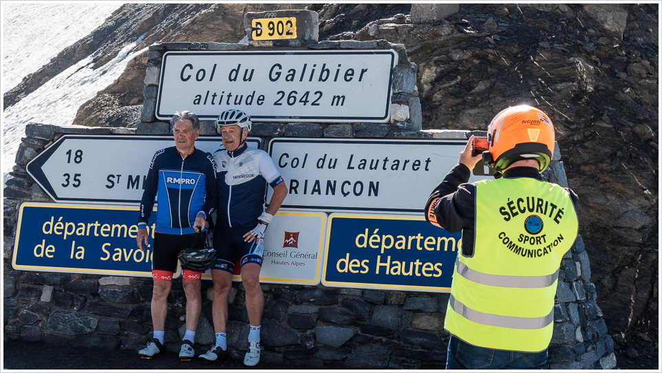 Zwei Radfahrer am Col du Galabier