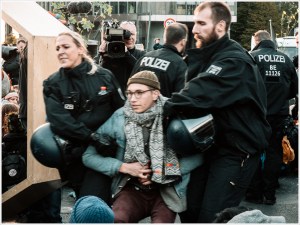 Auflösen der Blockade am Potsdamer Platz