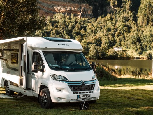 Wohnmobil an einem See