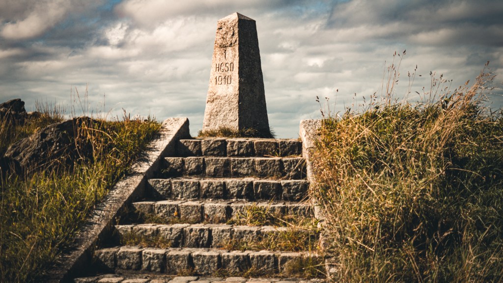 Grenzstein mit Treppe