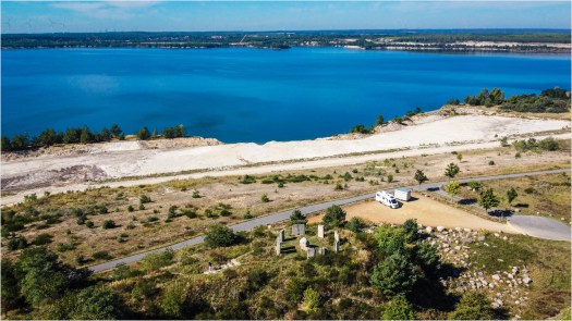 Altdöbener See mit Stonehenge