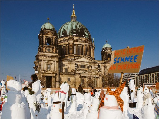 Schneemänner vor Berliner Dom