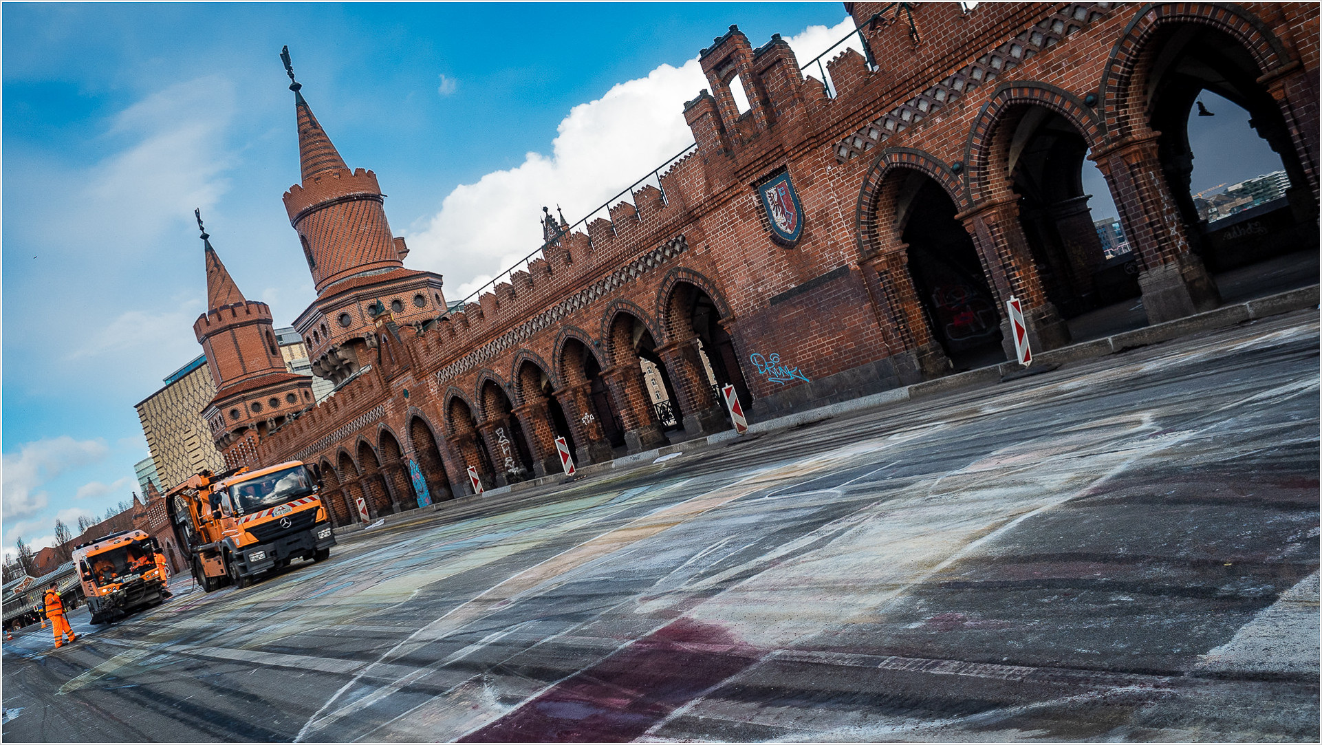 Reste von Farbe auf Oberbaumbrücke