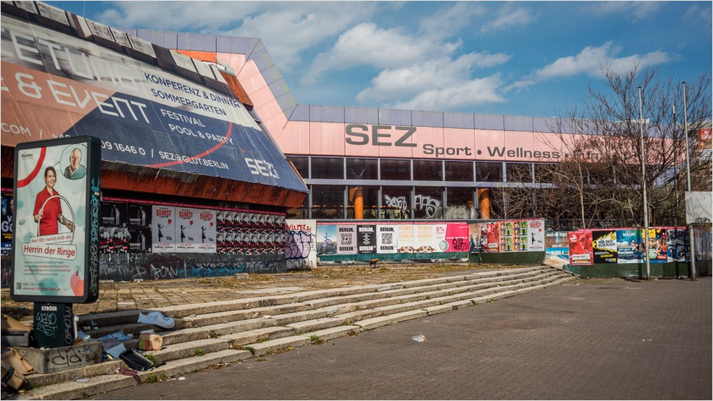 SEZ von der Straße aus