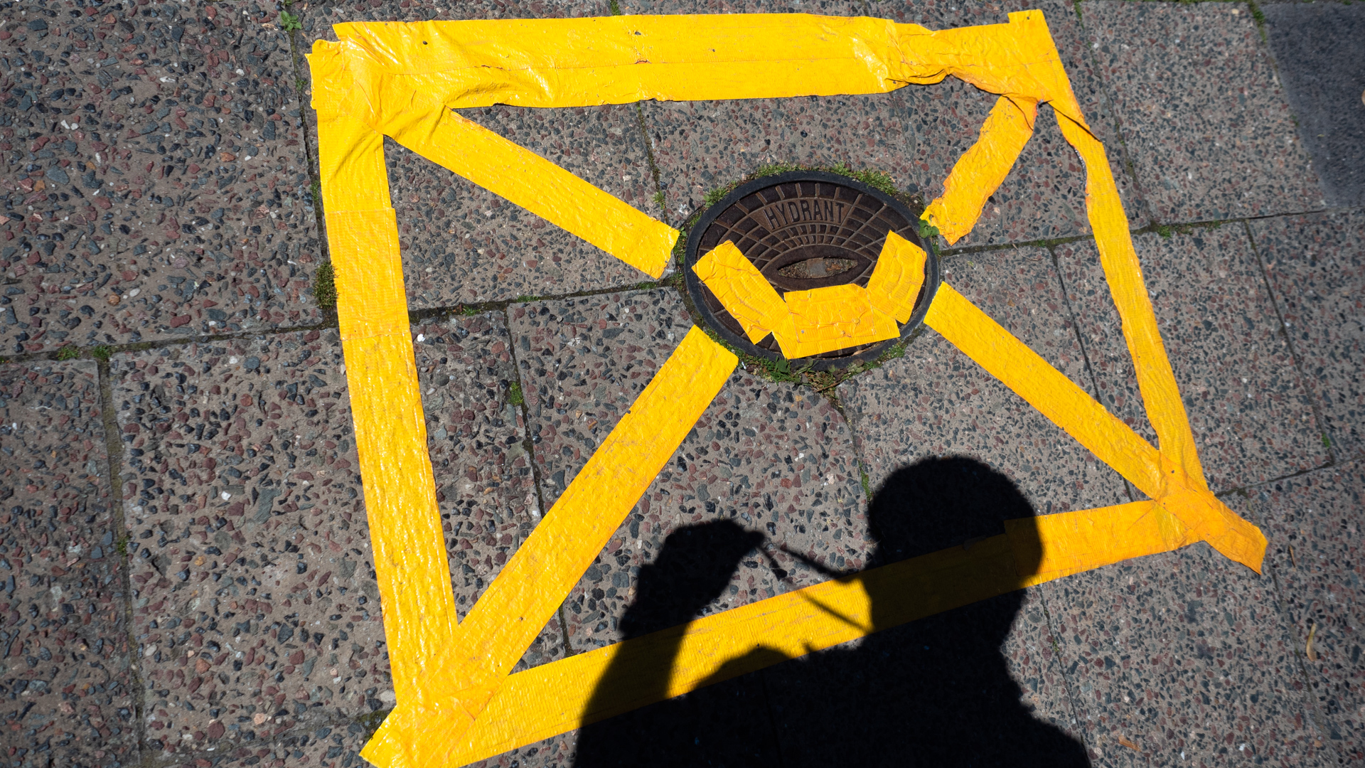 Gelbe Markierung auf Hydrant