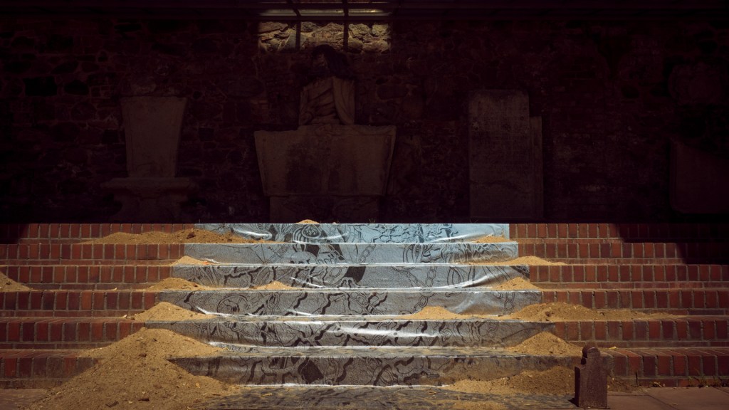 Schlammskulptur in der Klosterruine