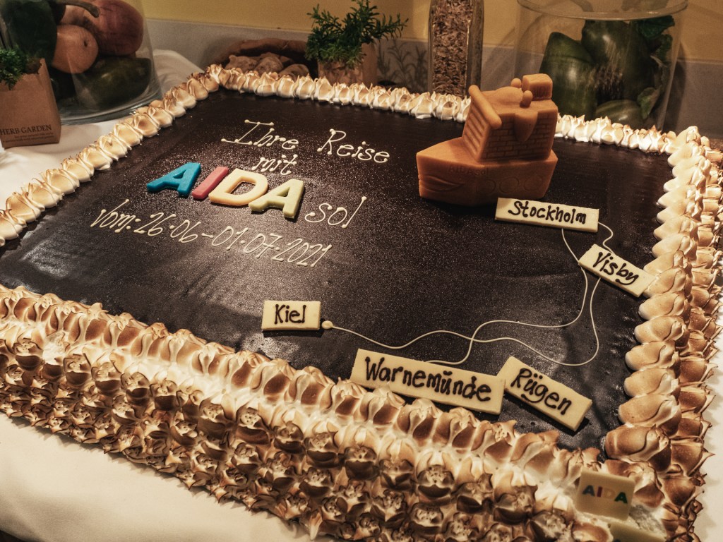 Kuchen mit aufgemalter Tour der AIDAsol