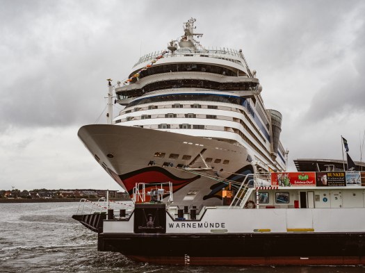 AIDAsol in Warnemünde am Cruiseterminal