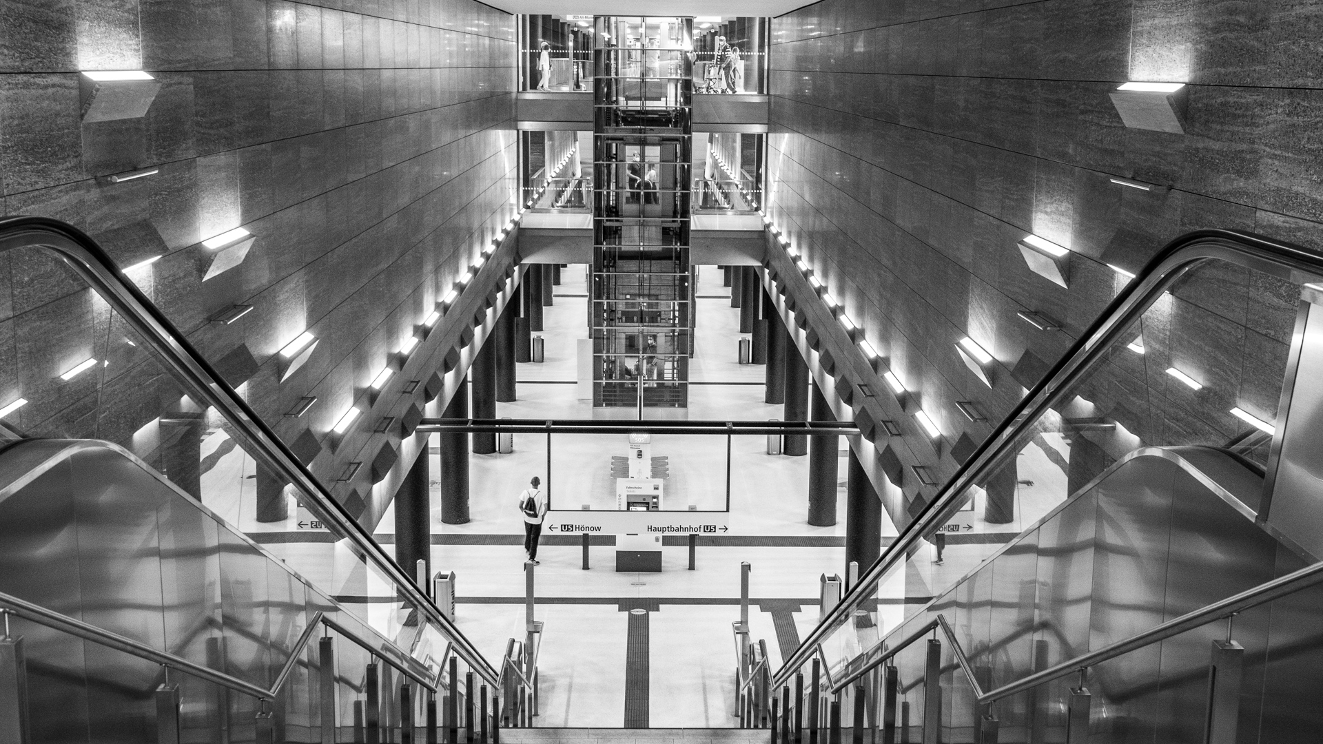 U-Bahnstation der Linie U5 - Unter den Linden