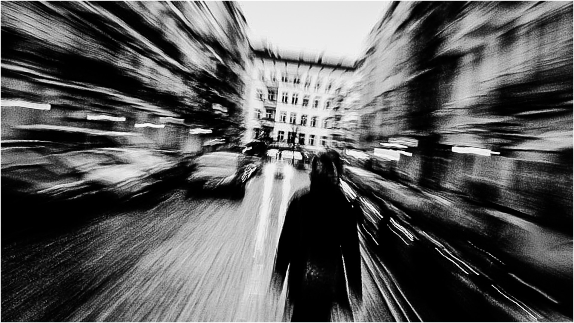 Zoomfoto einer Straße mit Person im Vordergrund