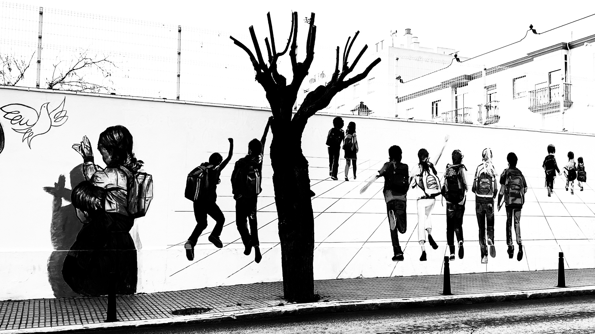 Grafitti an einer Schule in Barbete