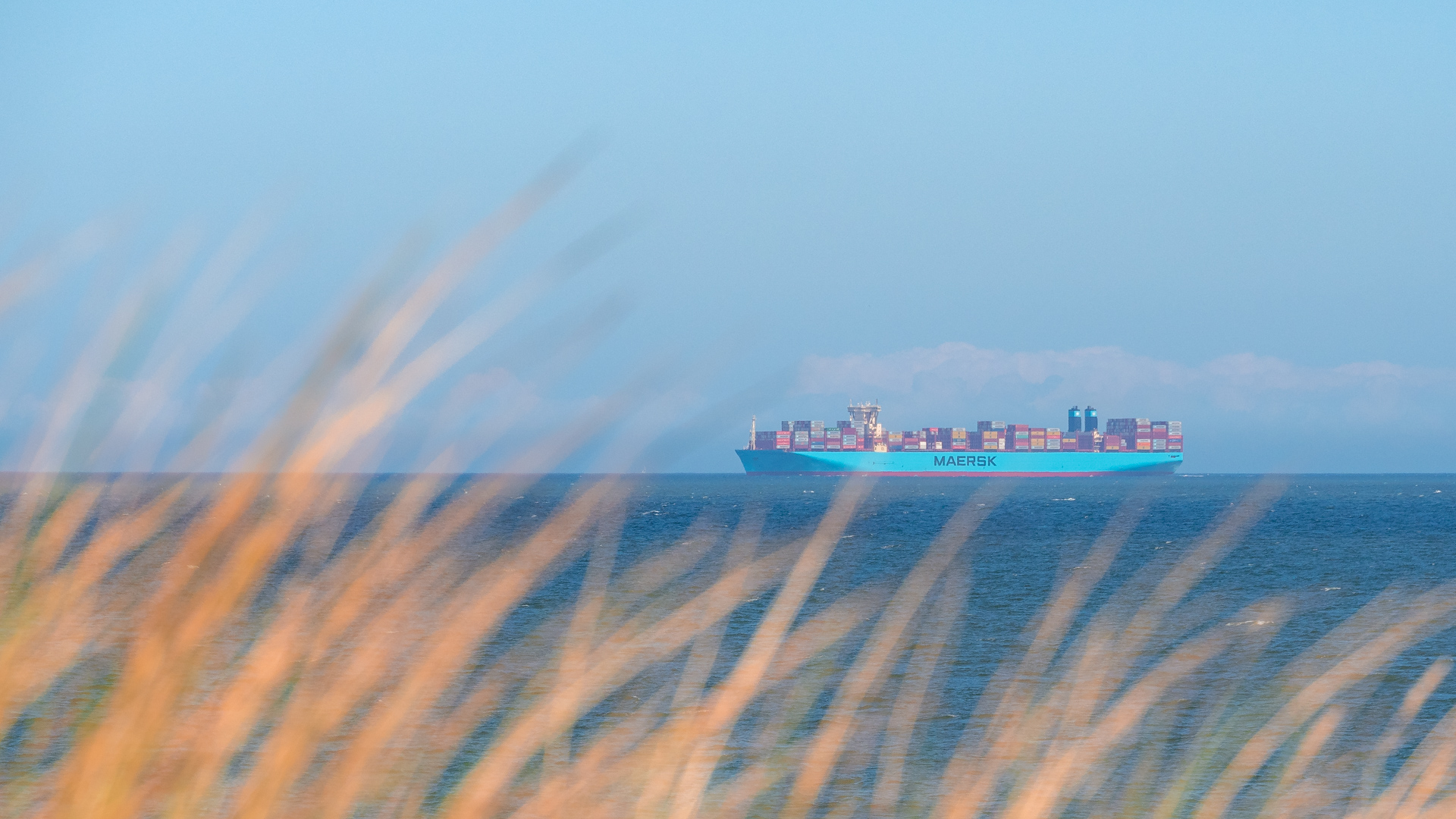 Containerschiff vor Wangerooge