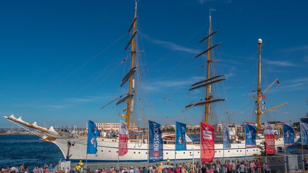 Gorch Fock II in Warnemünde
