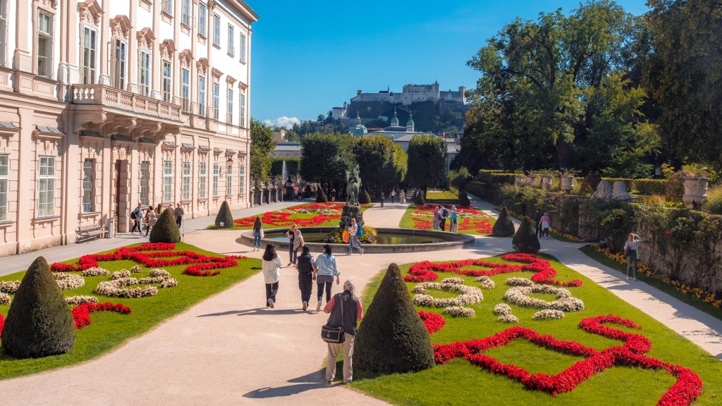 Mirabellgarten mit Feste Hohensalzburg in Salzburg