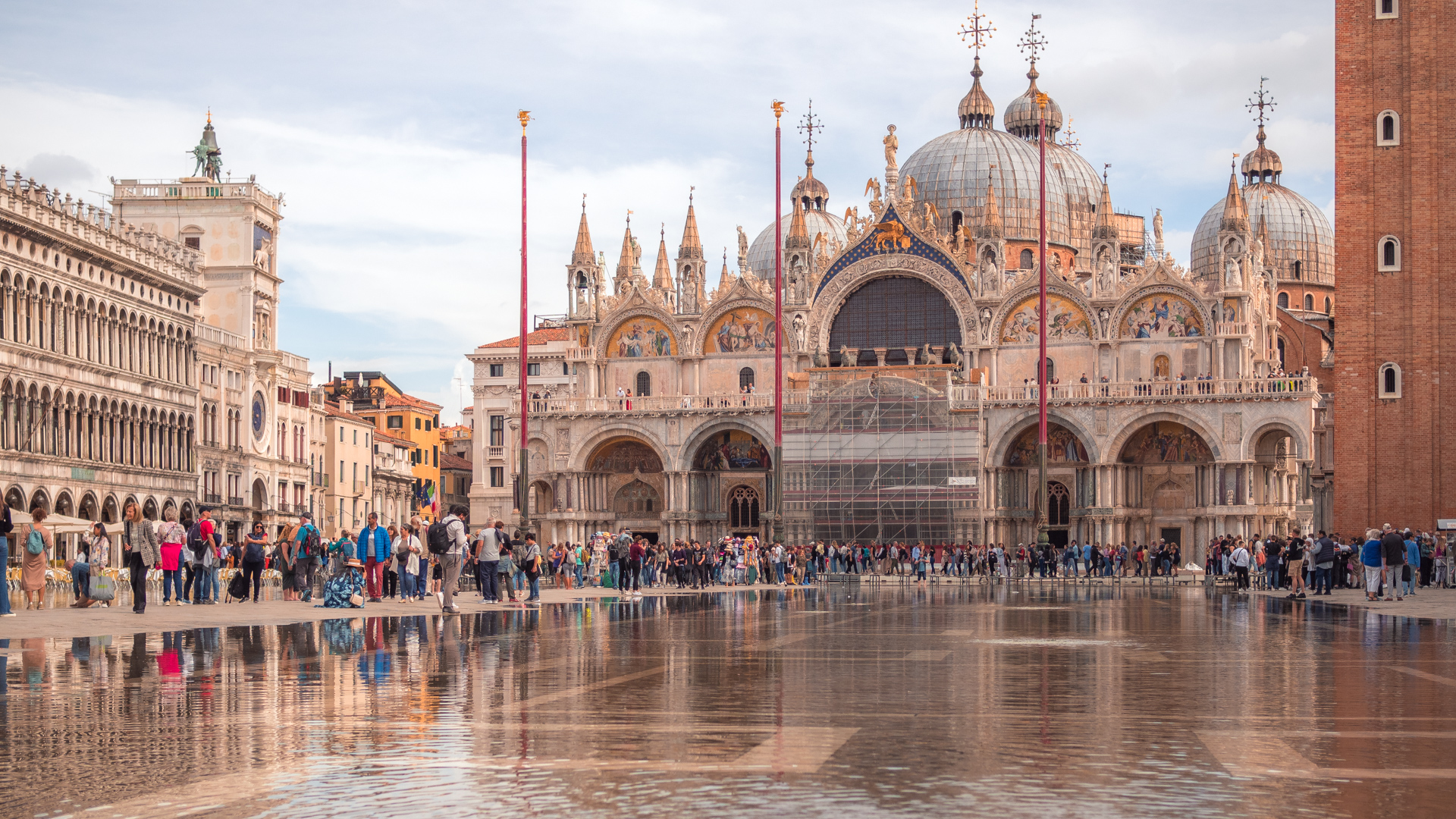 Markusplatz in Venedig unter Wasser