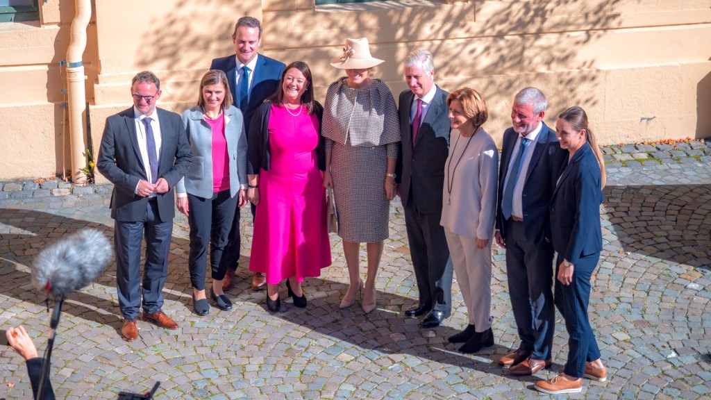 Gruppenbild mit König und Königin