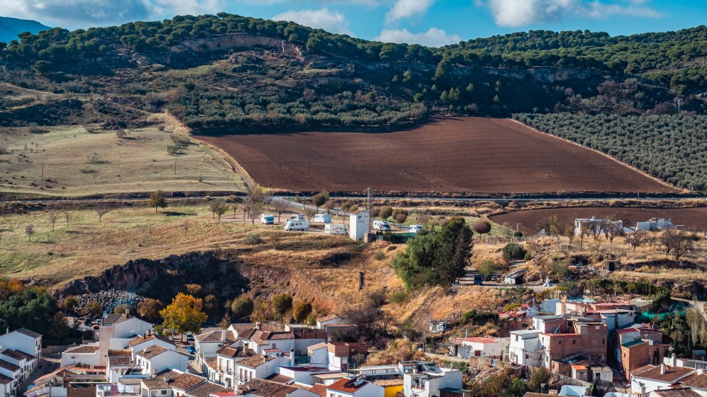 Blick von der Alcazaba auf den Wohnmobilstellplatz von Antequera