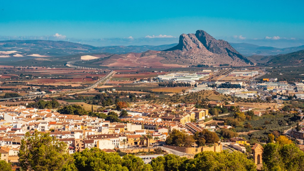 Blick auf den Peña de los Enamorados (der Felsen der Liebenden) von der Alcazaba von Antequera