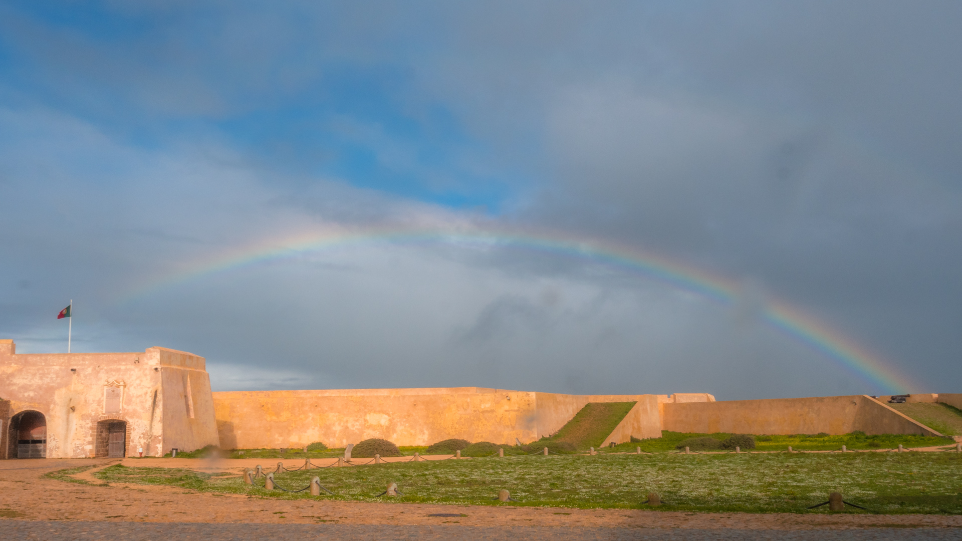 Rgenebogen über der Festung Fortaleza de Sagres