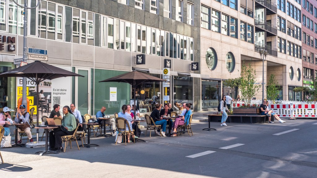 Kaffee auf der Friedrichstraße in Berlin