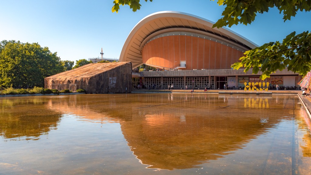 Das Haus der Kulturen der Welt in Berlin (Schwangere Auster)