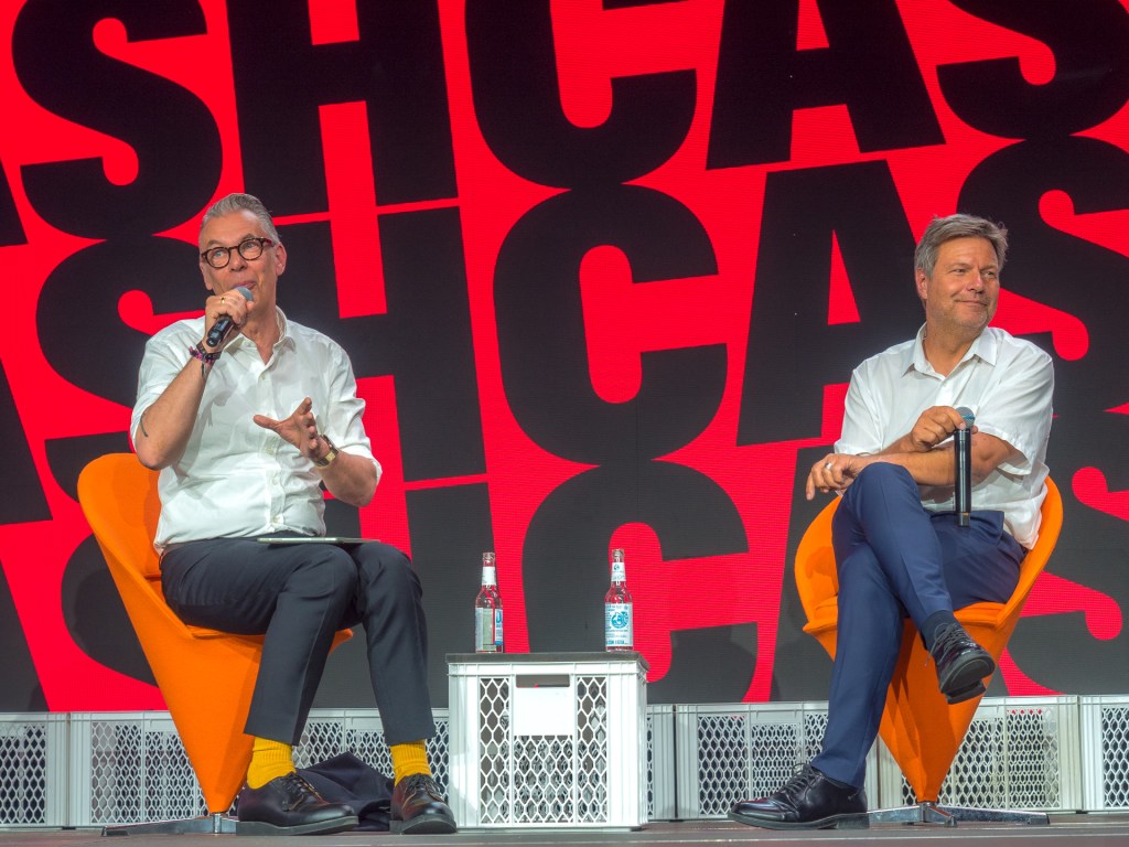 Johnny Haeusler im Gespräch mit Robert Habeck auf der re:pubilca