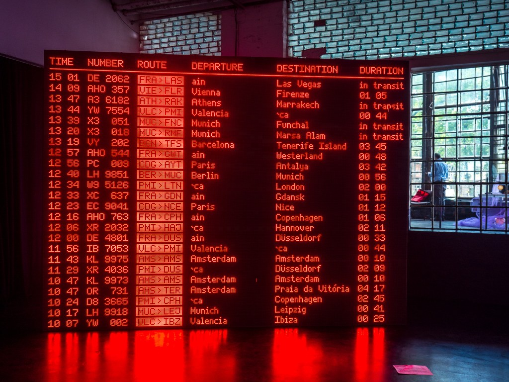 Anzeige von Flugdaten, von Flugzeugen die leer durch die Welt fliegen, um die Slots nicht zu verlieren.