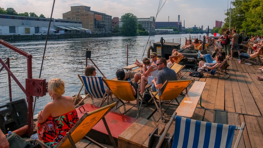 Altes Schiff der Strandbar "Oststrand"