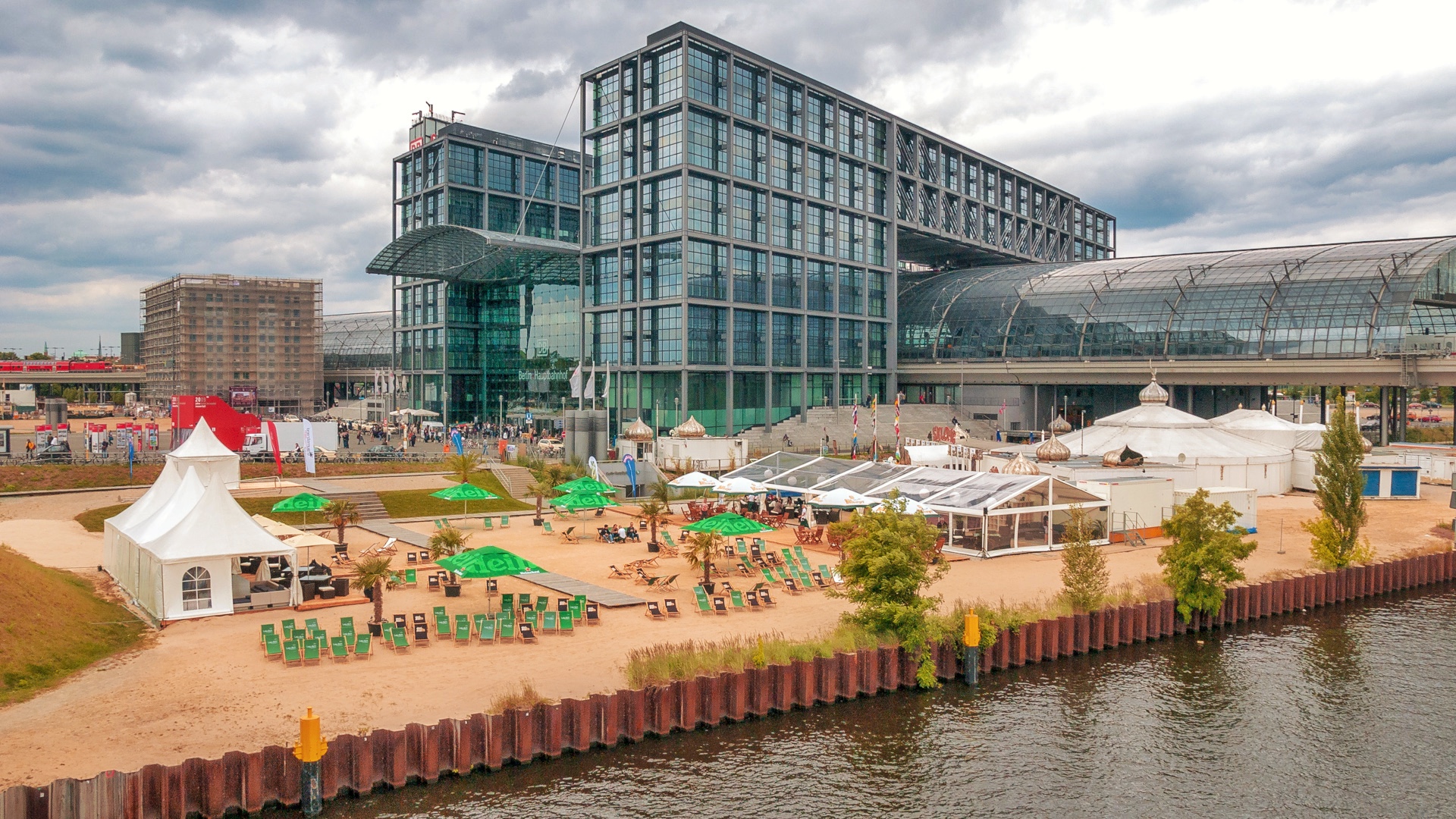 Beach Bar am Berliner Hauptbahnhof aus dem Jahr 2009