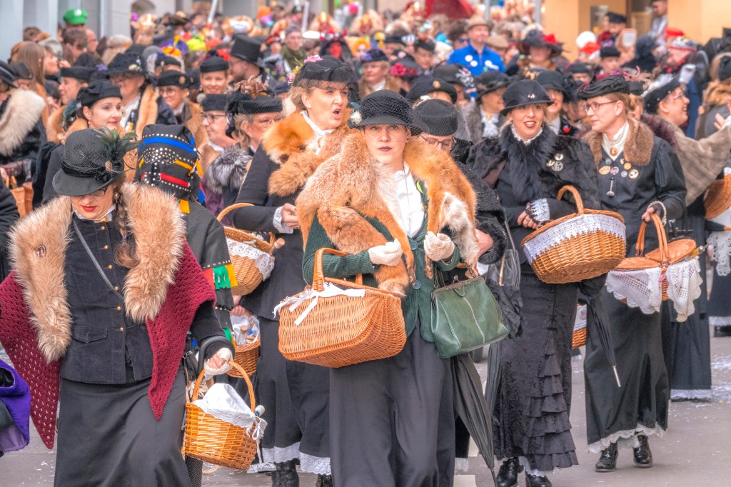 Teilnehmer des Überlinger Umzugs am "Schmotzigen Dunschtig"