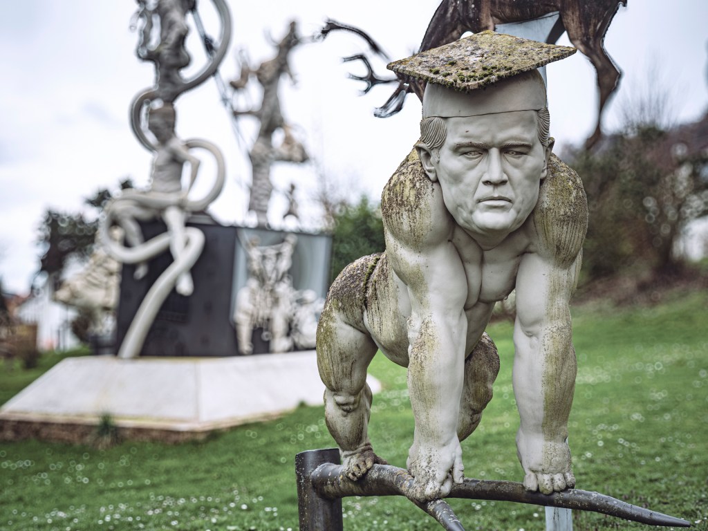 Skulptur von Peter Lenk