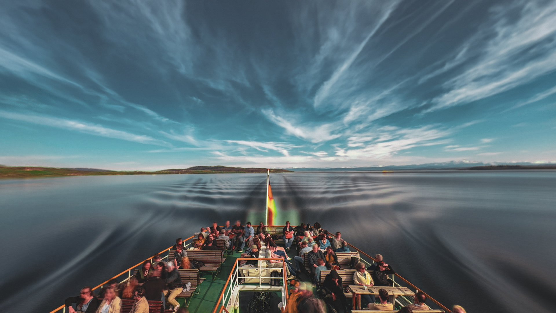 Blick auf das Heck eines Schiffs auf dem Bodensee