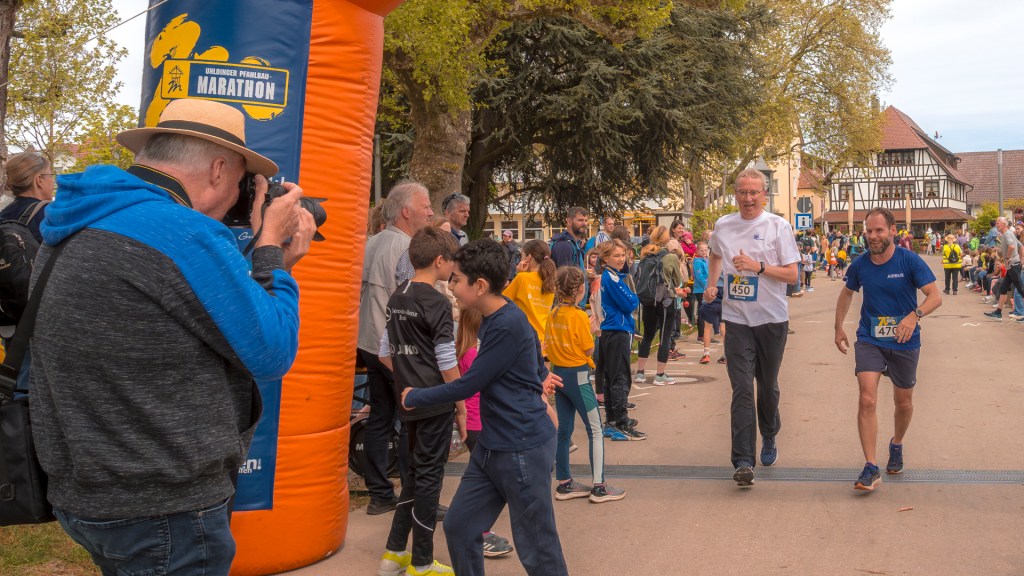 2 Läufer beim Pfahlbaumarathon 2024